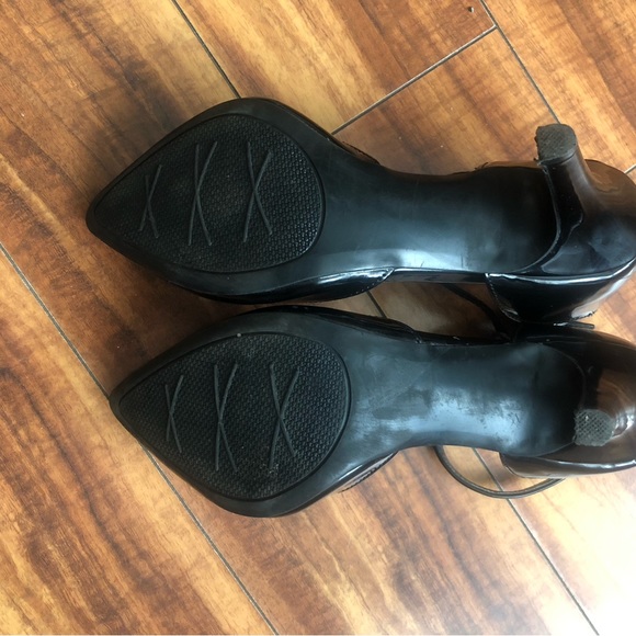 Heel’s - Picture 13 of 13